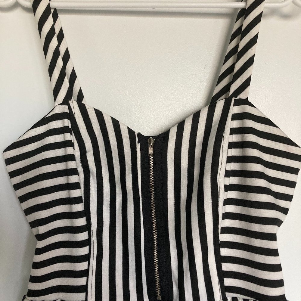 Black & White Striped Summer Dress (zipper in front) - Size L